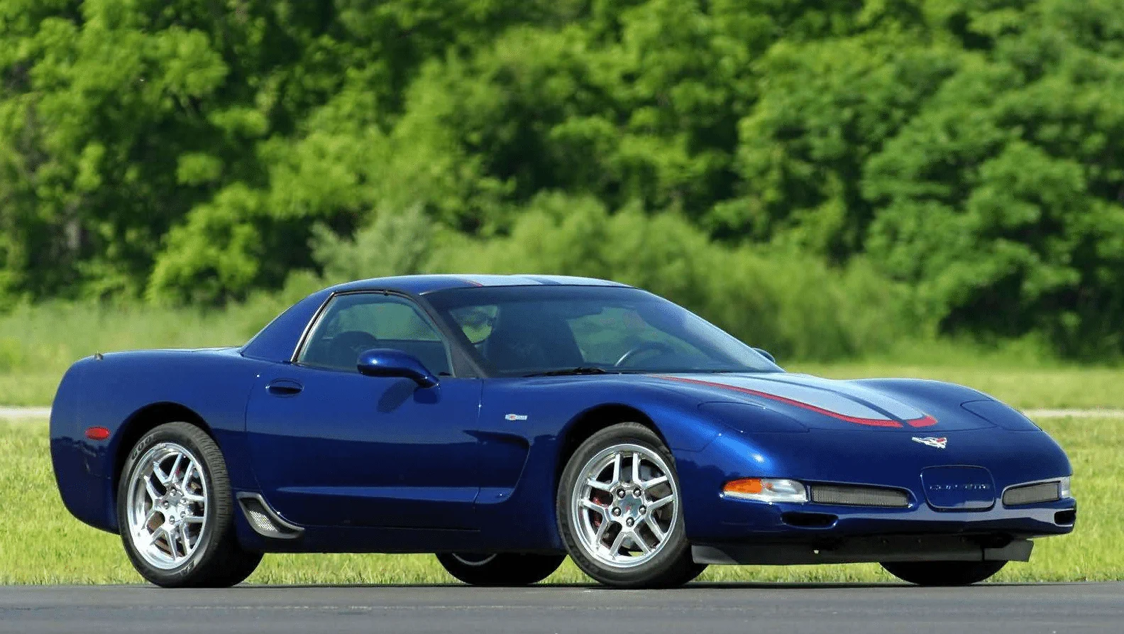 Corvette Generations/C5/C5 2004 Blue Z06 Right  2.webp